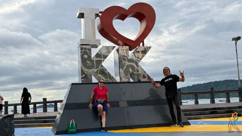 escultura de i love KK kota Kinabalu