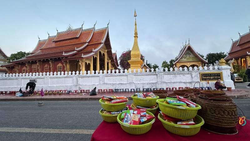 vat sensoukhharam con ofrendas del tak bat