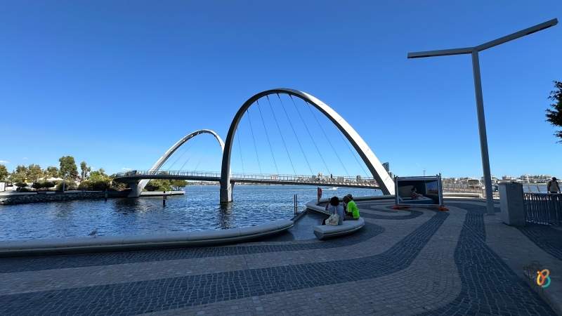 el puente sobre el río Swan